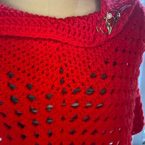 Pop of cherry poncho - Picture 2 of 4